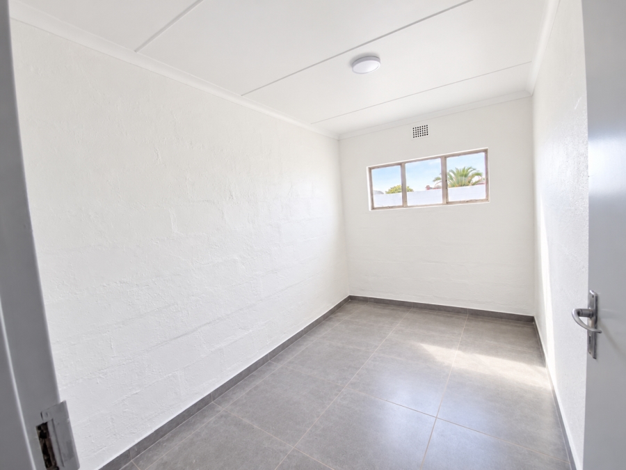 To Let 1 Bedroom Property for Rent in Vredenburg Western Cape